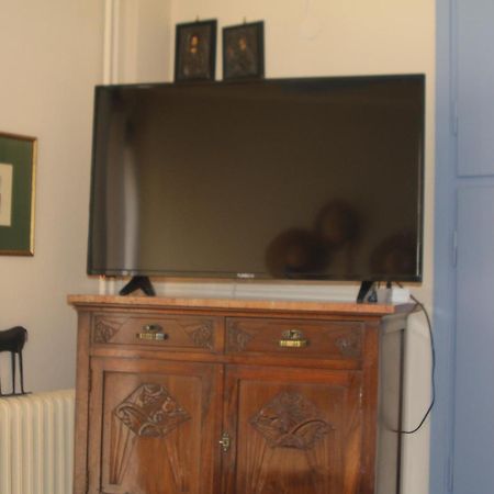 Classic Apartment In Kalamáta Buitenkant foto
