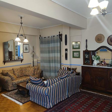 Classic Apartment In Kalamáta Buitenkant foto