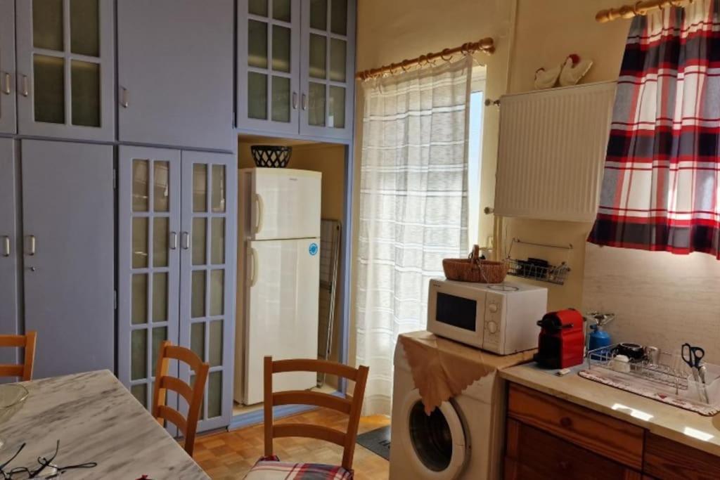 Classic Apartment In Kalamáta Buitenkant foto