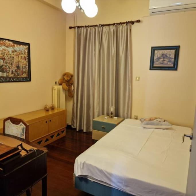 Classic Apartment In Kalamáta Buitenkant foto