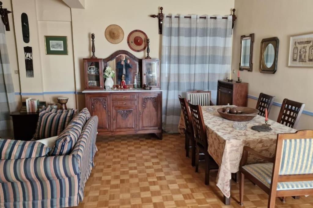 Classic Apartment In Kalamáta Buitenkant foto