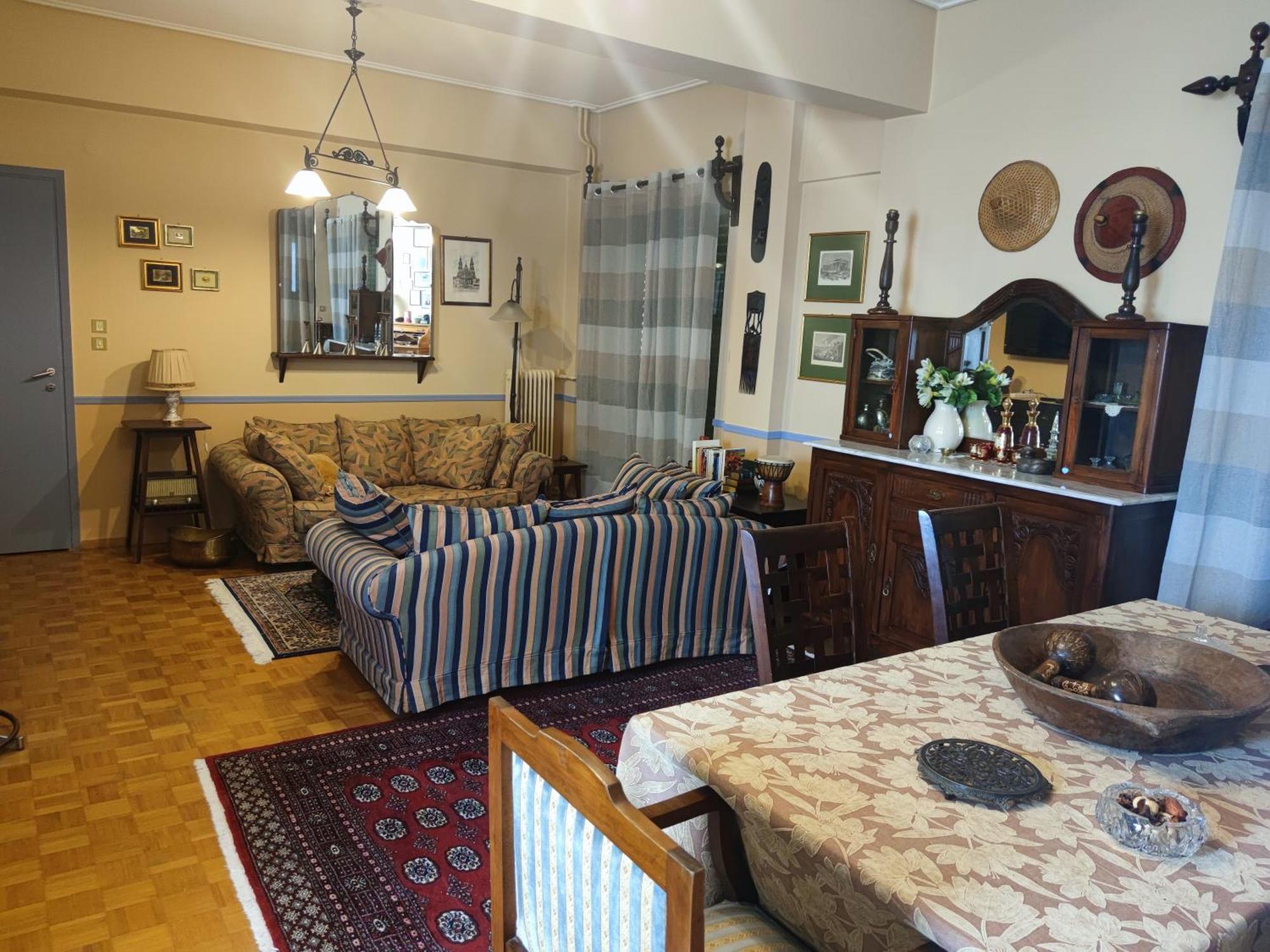 Classic Apartment In Kalamáta Buitenkant foto