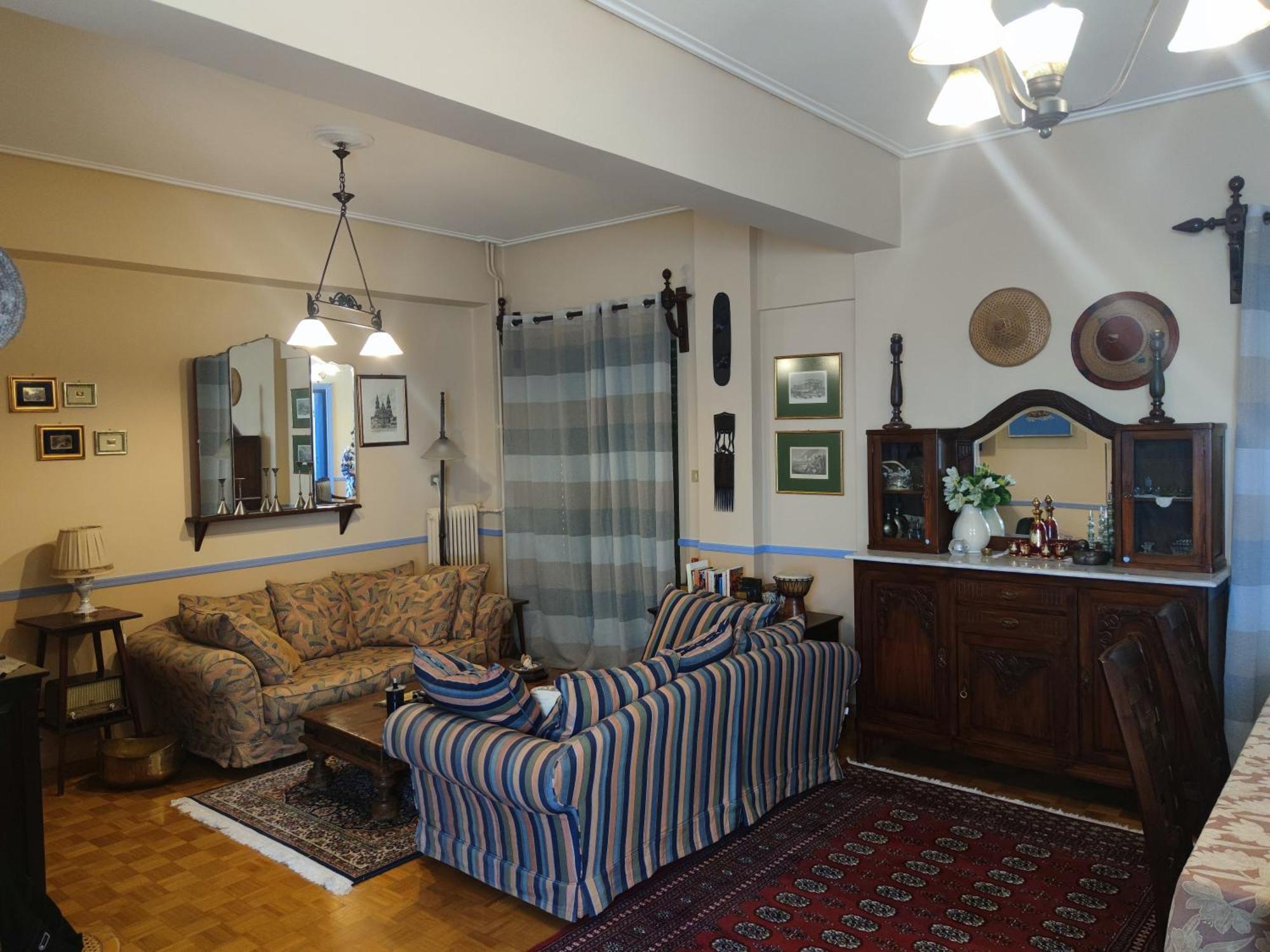 Classic Apartment In Kalamáta Buitenkant foto